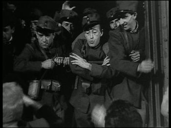 Enzo Cannavale giovanissimo con Totò in Yvonne la nuit (1949)