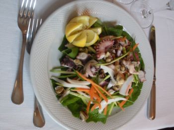 Insalata di mare: una preparazione con i quattro elementi consigliati