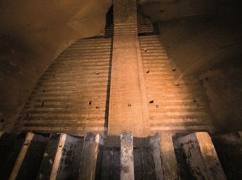 I bagni di fortuna ricavati nelle grotte per chi vi si rifugiava durante i bombardamenti
